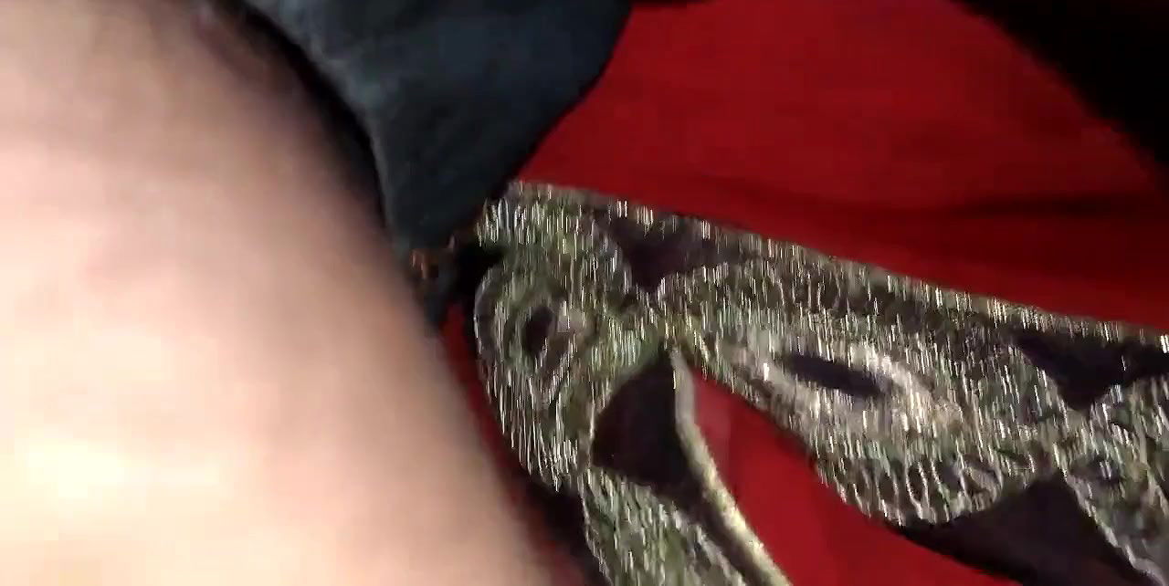 Sage bhai ne soi huee behen ko chupke se pela.