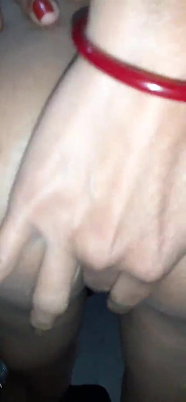 Saree me hot and sexy sona bhabi.