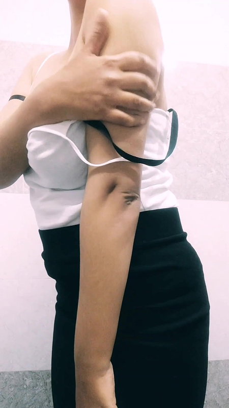 Sexy bhabi ke desi boobs – hot as hell.