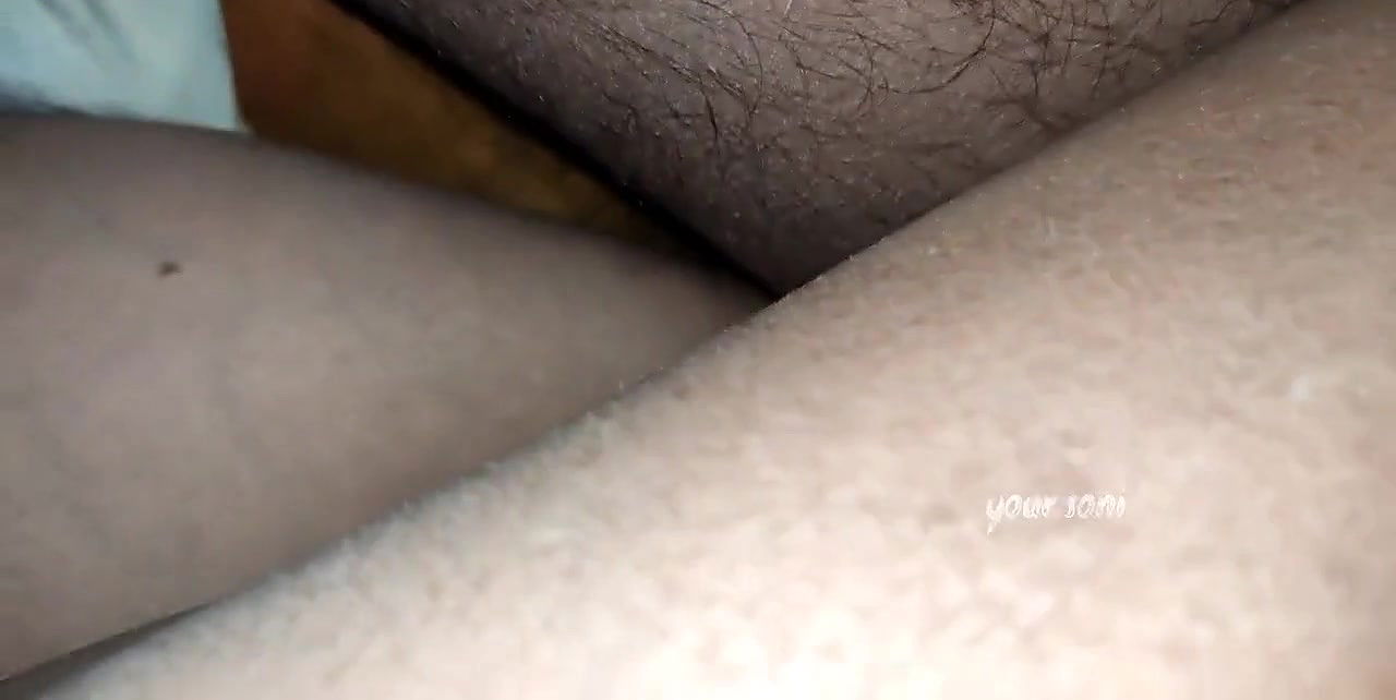 Soi hui akeli bhabhi ko dever ne chut ki photo khich raha tha phir kya kya hua.