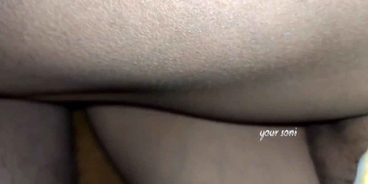 Soi hui akeli bhabhi ko dever ne chut ki photo khich raha tha phir kya kya hua.