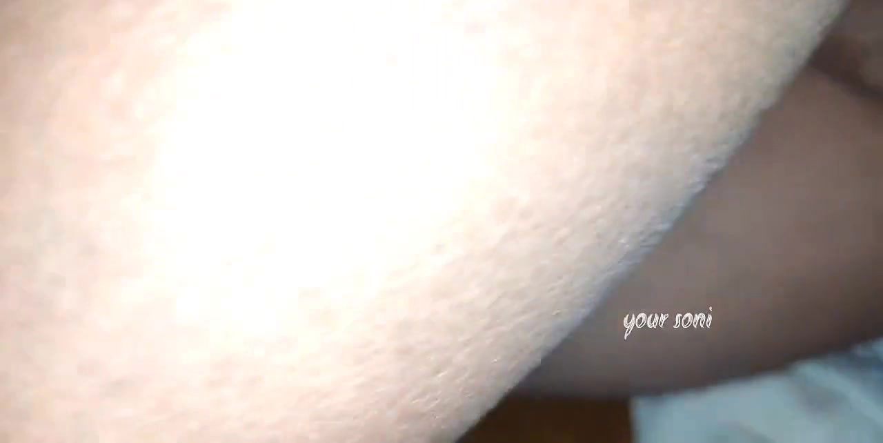 Soi hui akeli bhabhi ko dever ne chut ki photo khich raha tha phir kya kya hua.