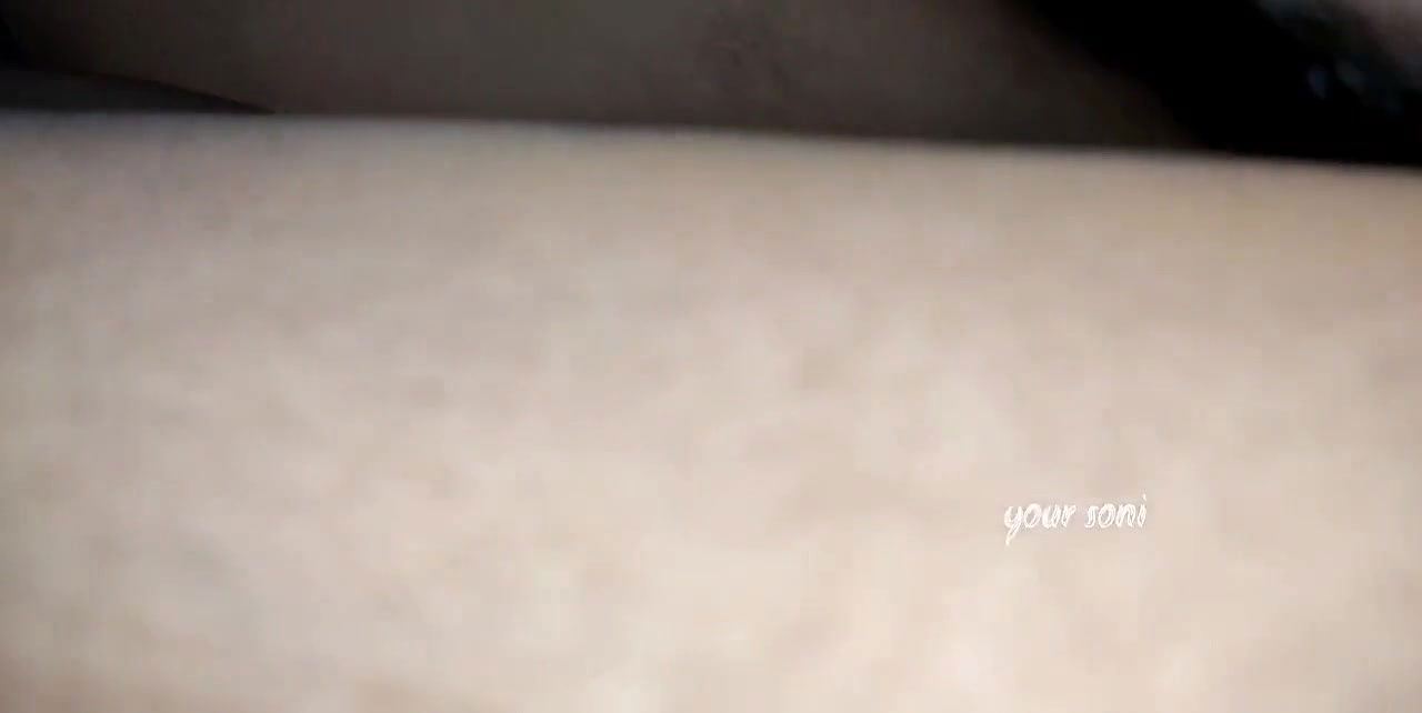 Soi hui akeli bhabhi ko dever ne chut ki photo khich raha tha phir kya kya hua.