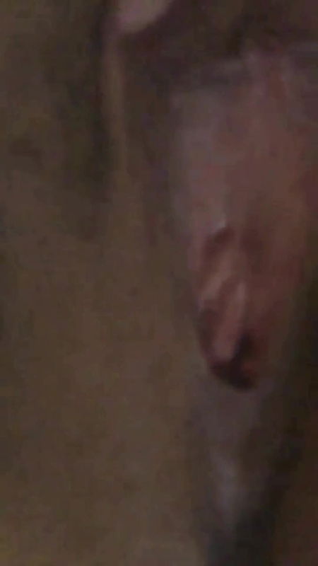 WildEnglishBBW enjoying rubbing my clit.