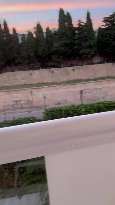 WildEnglishBBW rubbing fat pussy on my balcony.