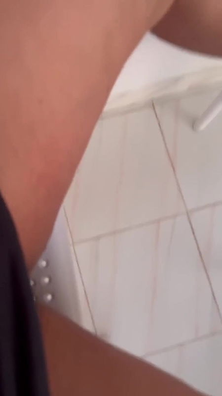 WildEnglishBBW rubbing fat pussy on my balcony.