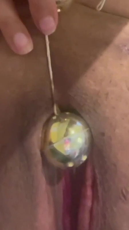 WildEnglishBBW Solo play with kegan balls.