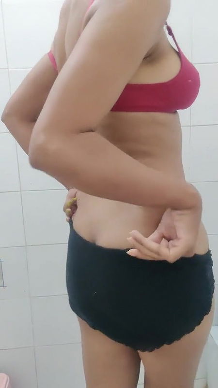 Young Desi Striptease – sexybitch16.