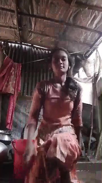 Desi Village Girl Shows Her Boobs And Pussy