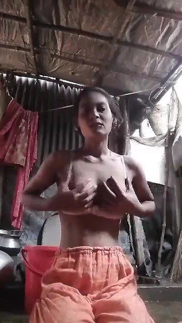 Desi Village Girl Shows Her Boobs And Pussy