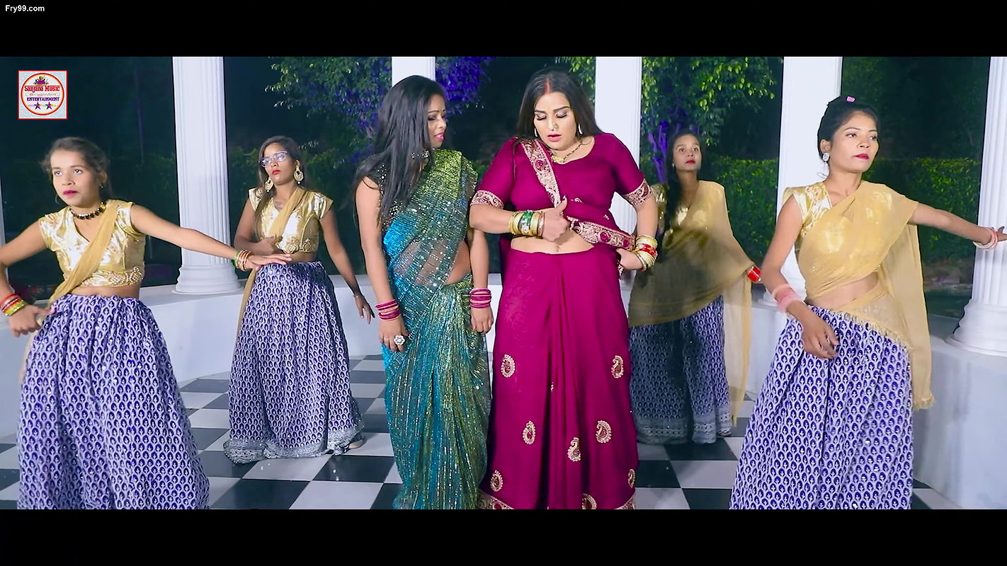 Busty Chanda Pandey navel kissed, grabbed & pressed, big boobs cleavage show