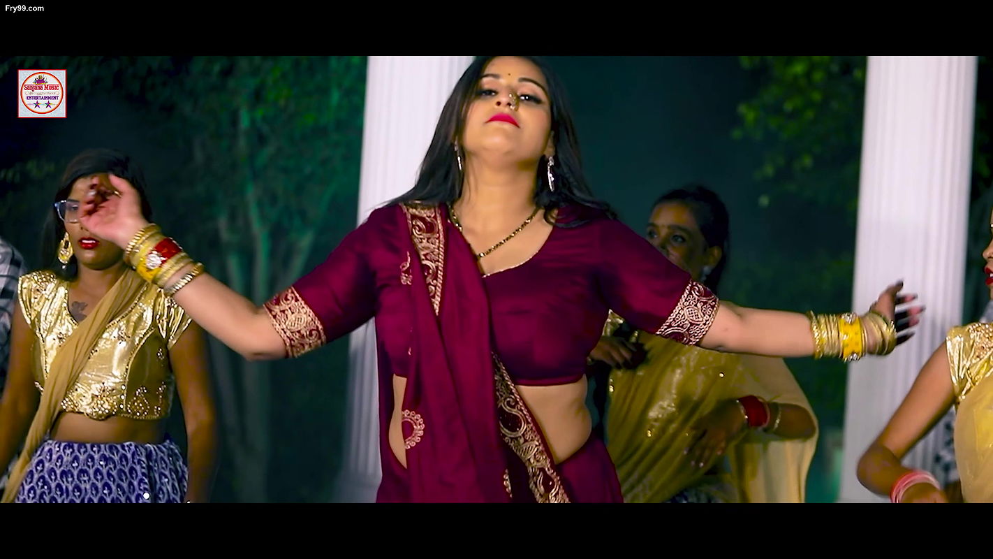 Busty Chanda Pandey navel kissed, grabbed & pressed, big boobs cleavage show