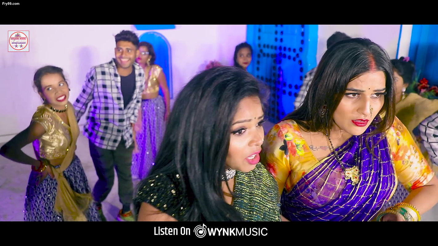 Busty Chanda Pandey navel kissed, grabbed & pressed, big boobs cleavage show