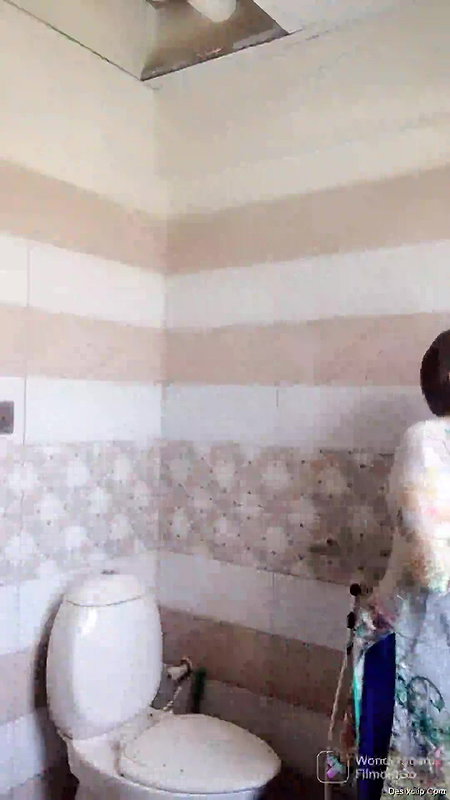 Divorced MILF Exposes for her Young Fans – Video 2