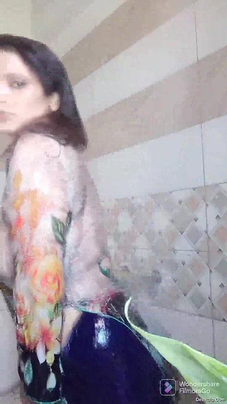 Divorced MILF Exposes for her Young Fans – Video 2