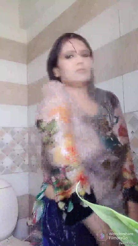 Divorced MILF Exposes for her Young Fans – Video 2