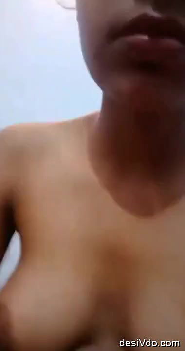 Teen Girl Showing her Jism on CAM