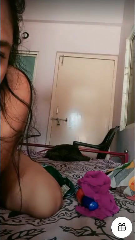 Tango BB Pallu Accidently Dropped and Boobs are Shown