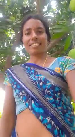 Desi village bhabi show her pussy on outdoor