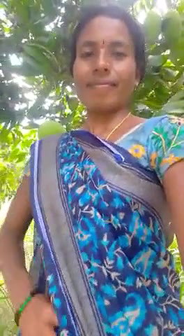 Desi village bhabi show her pussy on outdoor