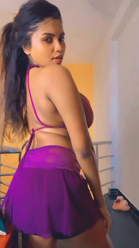 Elakkiya huge mountain boobs pop out and Jiggling