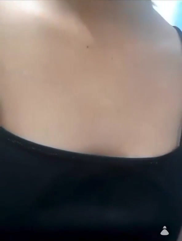 rimmijain 12 beautiful face and pee show