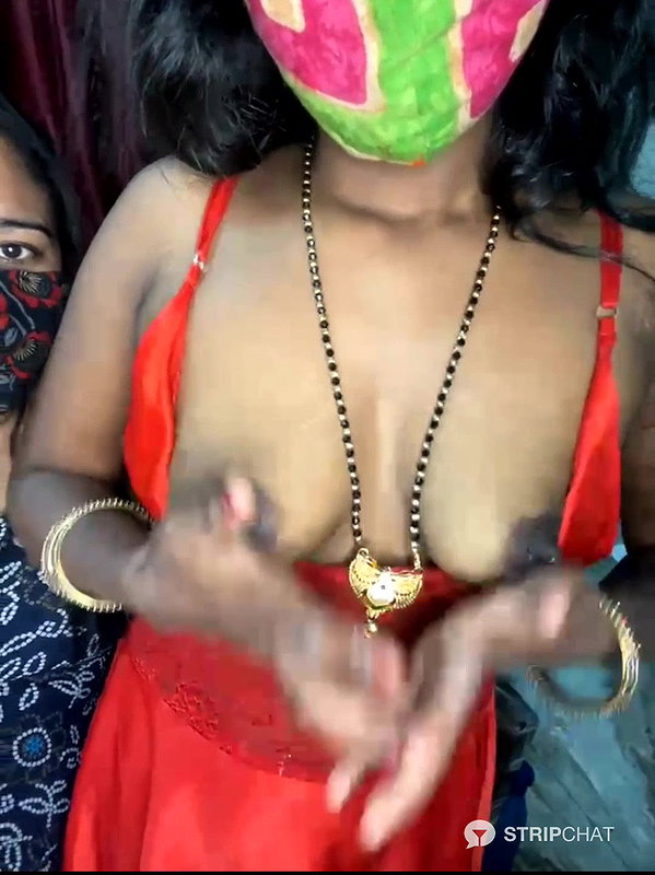 Silk_honey 27 lesbian boobs milking