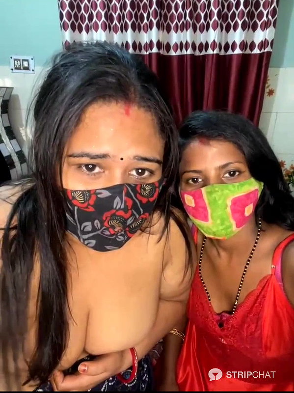 Silk_honey 27 lesbian boobs milking