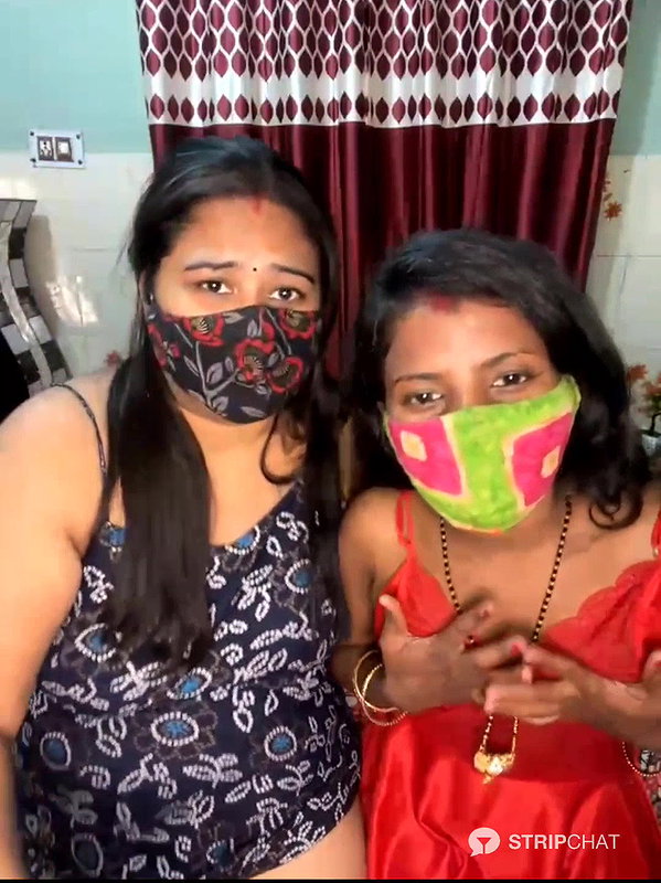 Silk_honey 27 lesbian boobs milking