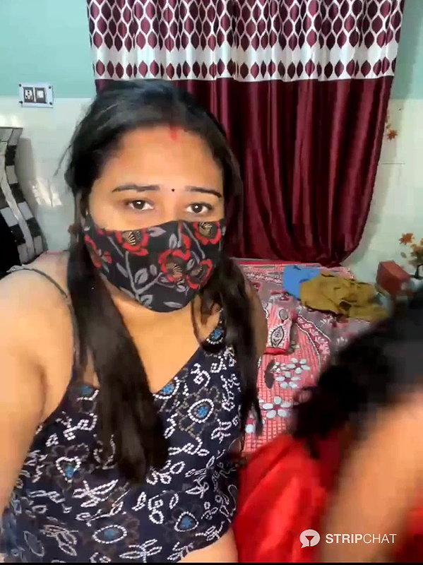 Silk_honey 27 lesbian boobs milking