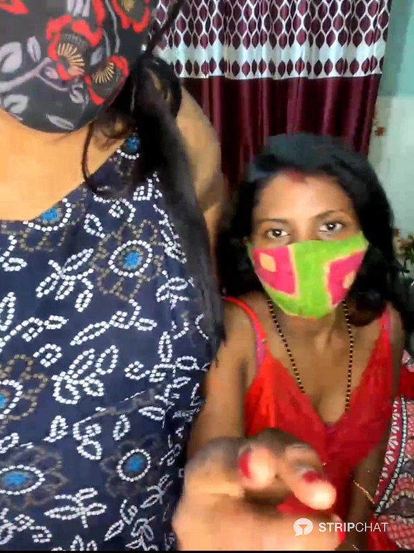 Silk_honey 27 lesbian boobs milking