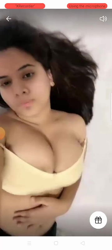 Diamond Aka Snow Beautiful Model New Exclusive Live Video Playing With Boobs On Bed