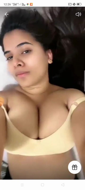 Diamond Aka Snow Beautiful Model New Exclusive Live Video Playing With Boobs On Bed