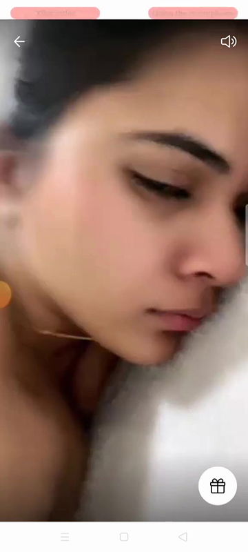 Diamond Aka Snow Beautiful Model New Exclusive Live Video Playing With Boobs On Bed