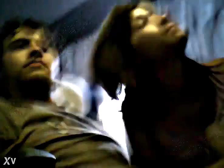 daring Sexy girl giving vigrous HANDJOB woth slight blowj in a BUS