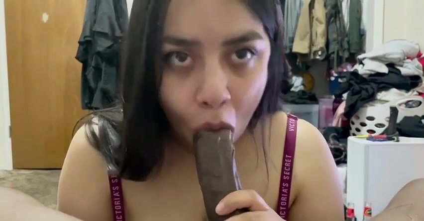 Horny College Babe Sucking Older Guys BBC She Met Online