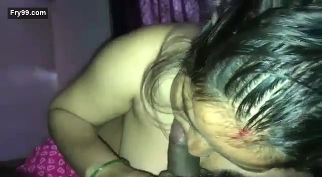 Married bhabhi showing her skills