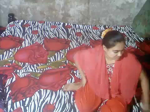 Indian MILF Bhabhi Seducing