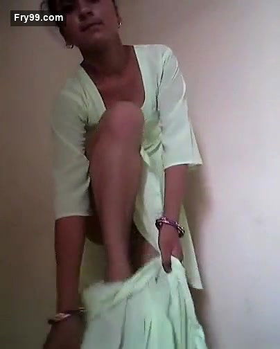 Desi cute bhabi fing her sexy pussy