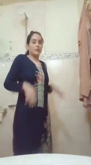 Paki girl showing boobs pussy