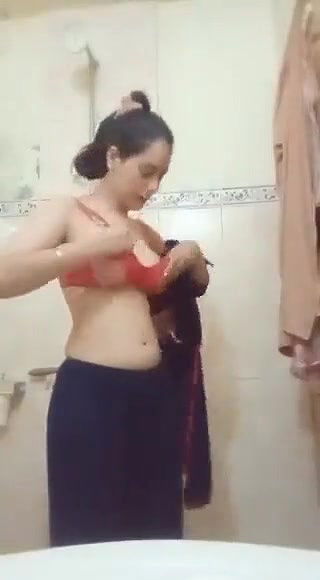 Paki girl showing boobs pussy