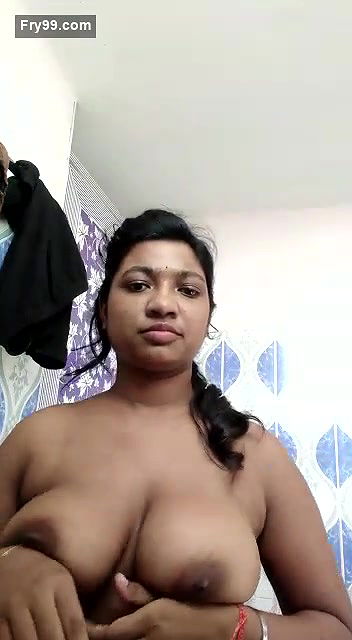 Beautiful bhabhi in bathroom showing all