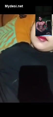 Newly wed bhabi showing boobs to her ex