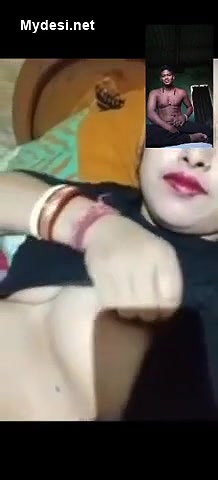 Newly wed bhabi showing boobs to her ex