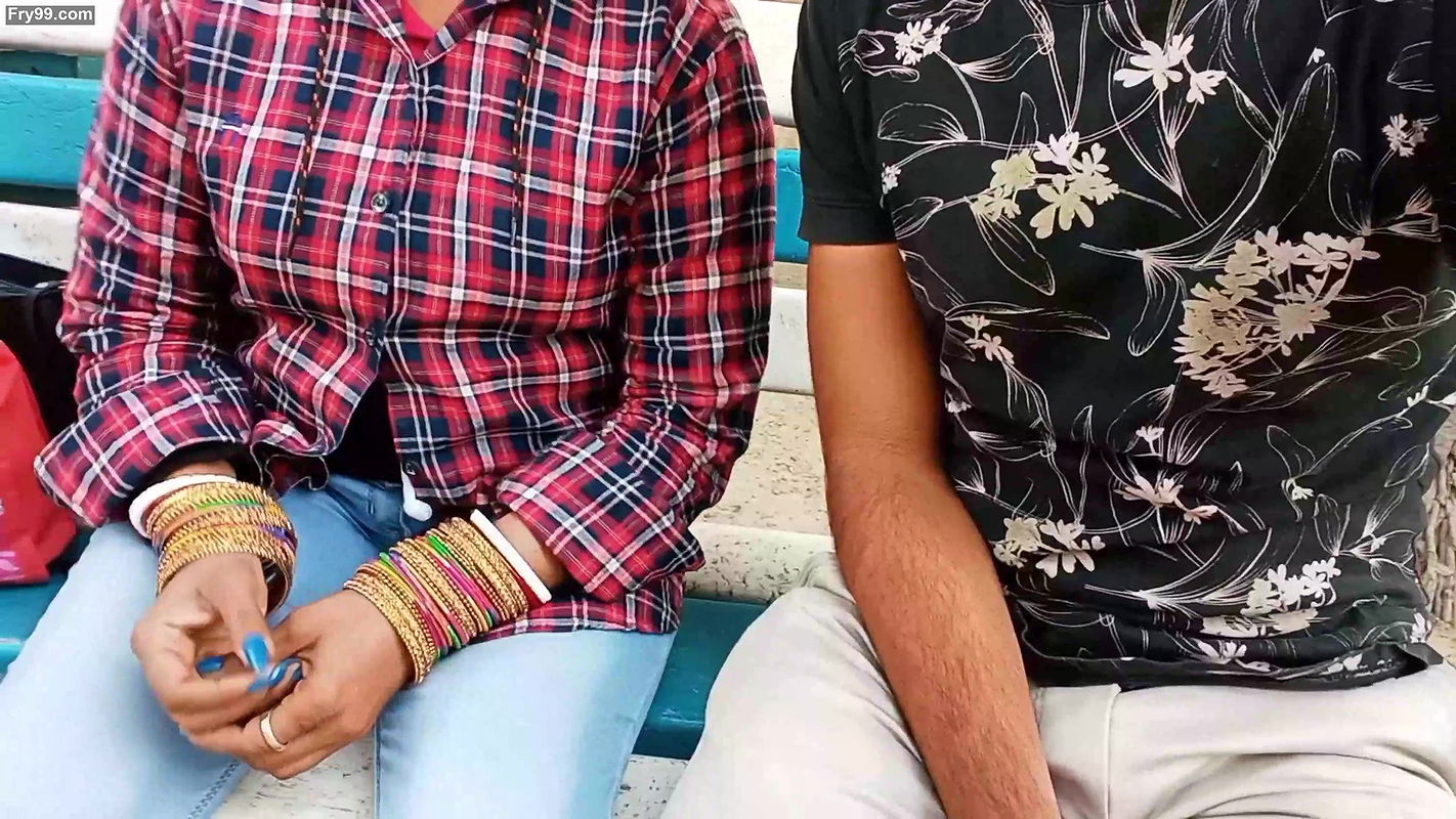 Park Me Ladki Ko Pata-kar OYO Room Par Pela