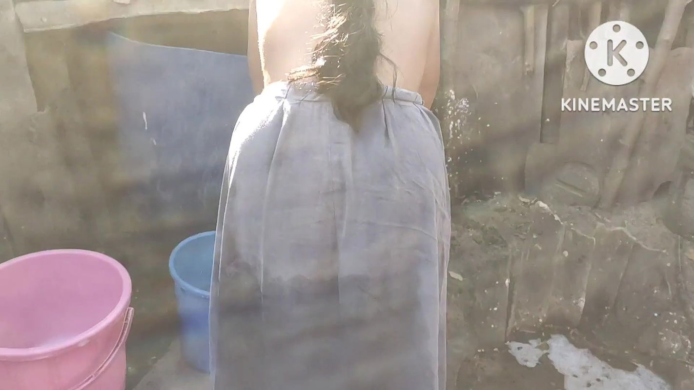 anita-yadav-bathing-outside