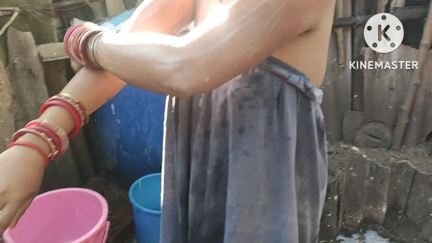 anita-yadav-bathing-outside
