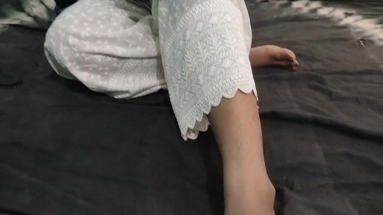 indian desi college girl nude and showing her boobs in classroo