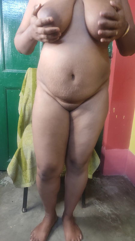 indian stepmom full naked peeing herself on the chair