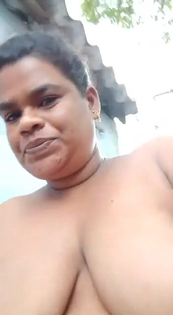 Desi Bhabhi Shows her big Boobs and Pussy